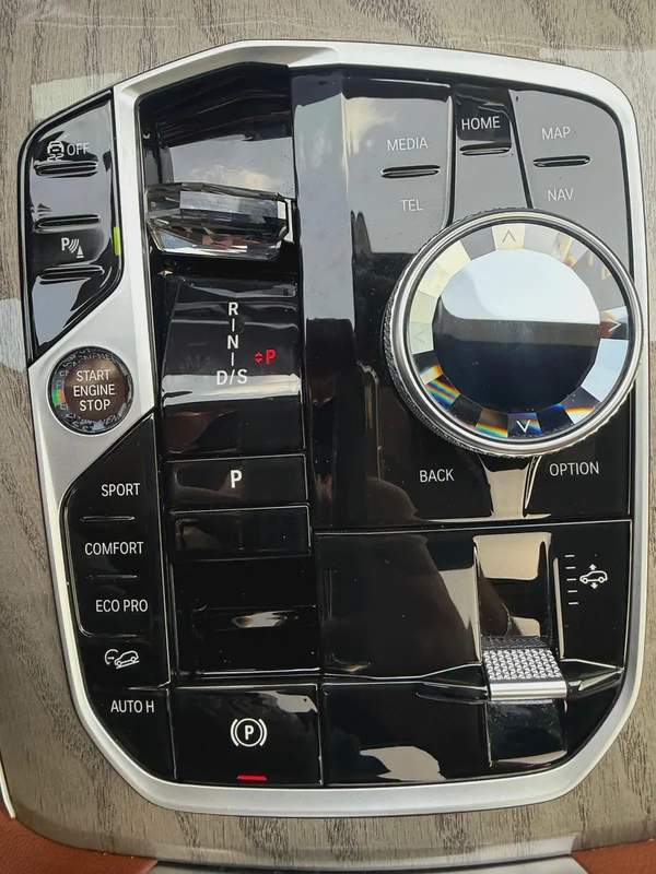 BMW X7--xDrive 40i M Sport---GCC--Under Agency Warranty+Service Contract Till 2028