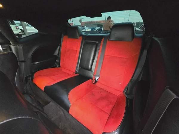 دودج تشالنجر 2015 مواصفات امريكية هيمي 5.7 بحالة جيدة