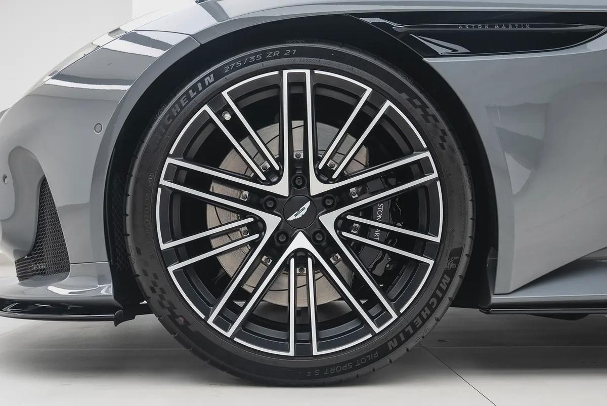 2026 ASTON MARTIN DB12-5-5