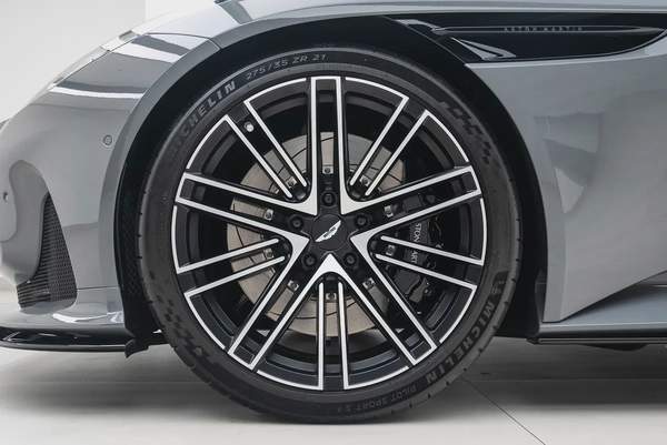 2026 ASTON MARTIN DB12