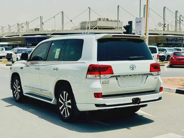 Toyota Land Cruiser GXR 4.6L Grand Touring Full Option 2019 GCC Very Good Condition