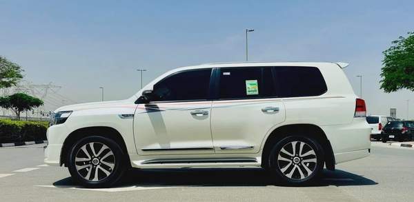 Toyota Land Cruiser GXR 4.6L Grand Touring Full Option 2019 GCC Very Good Condition