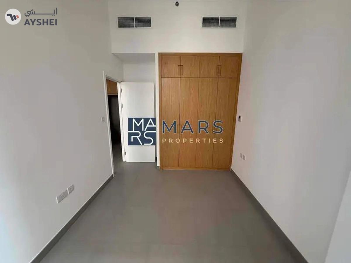 Private Garden | Spacious | Vaccant |-4-4