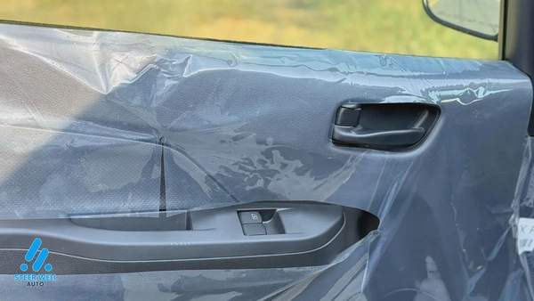 2025 Nissan Urvan NV350 Highroof Delivery Van GCC White Automatic