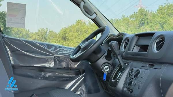 2025 Nissan Urvan NV350 Highroof Delivery Van GCC White Automatic