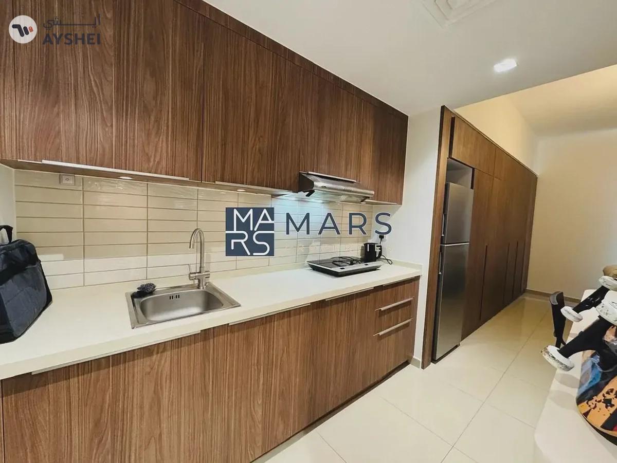 Stunning Oasis with Spacious Rooms and Modern Charm-1-landscape