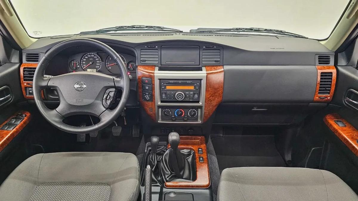 NISSAN - PATROL - SAFARI Y61 MT - AL OSTOURA - V6 4.8L - MANUEL - 2024 - 1,700KM - GCC SPECS-1-1