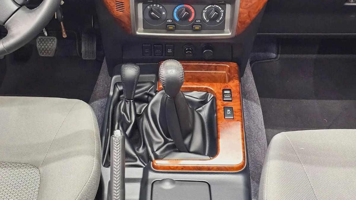 NISSAN - PATROL - SAFARI Y61 MT - AL OSTOURA - V6 4.8L - MANUEL - 2024 - 1,700KM - GCC SPECS-2-2