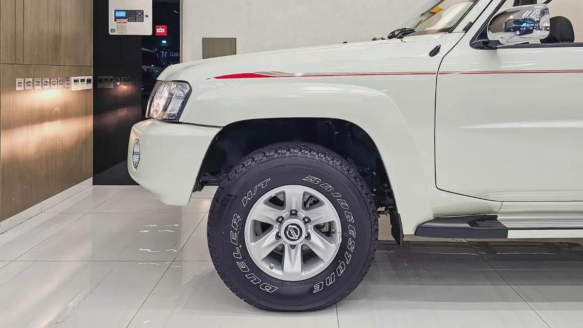 NISSAN - PATROL - SAFARI Y61 MT - AL OSTOURA - V6 4.8L - MANUEL - 2024 - 1,700KM - GCC SPECS-15-15