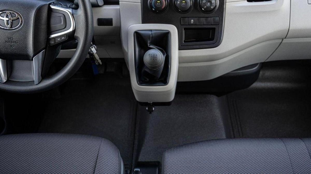 Toyota Hiace GL - Standard Roof 3.5L-11-11