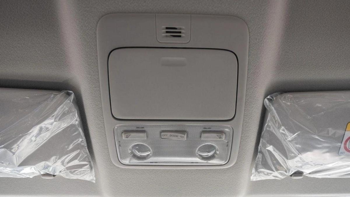 Toyota Hiace GL - Standard Roof 3.5L-13-13