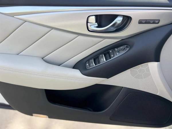 Infiniti Q50 Luxe 3.0L