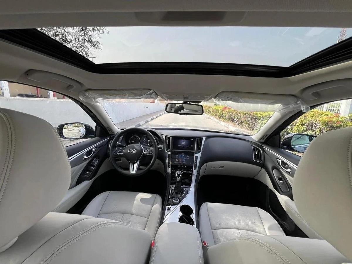 Infiniti Q50 Luxe 3.0L-6-6