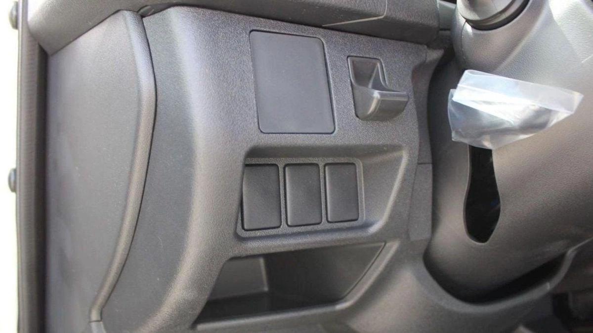 Toyota Hiace Toyota Hiace 2.5L High Roof Diesel old ship 2025-11-11