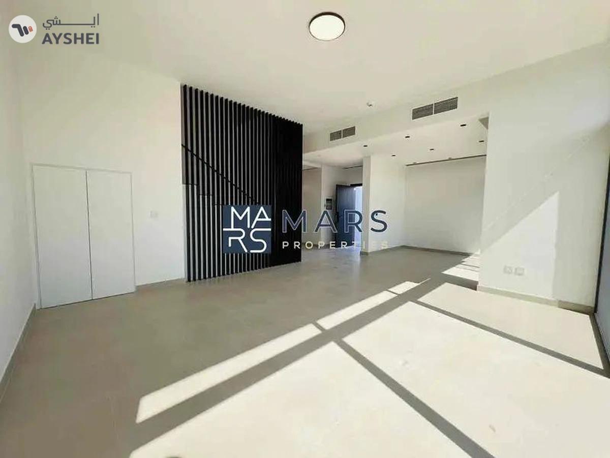 Luxurious 4 bedroom villa available for rent in sendian Masaar 200k-27-27