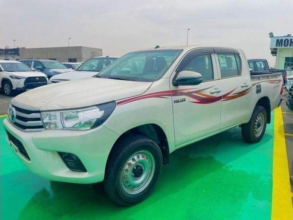Toyota Hilux 2.7 L // 4X4 // BASIC OPTION //