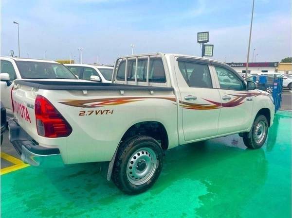 Toyota Hilux 2.7 L // 4X4 // BASIC OPTION //