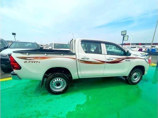 Toyota Hilux 2.7 L // 4X4 // BASIC OPTION //