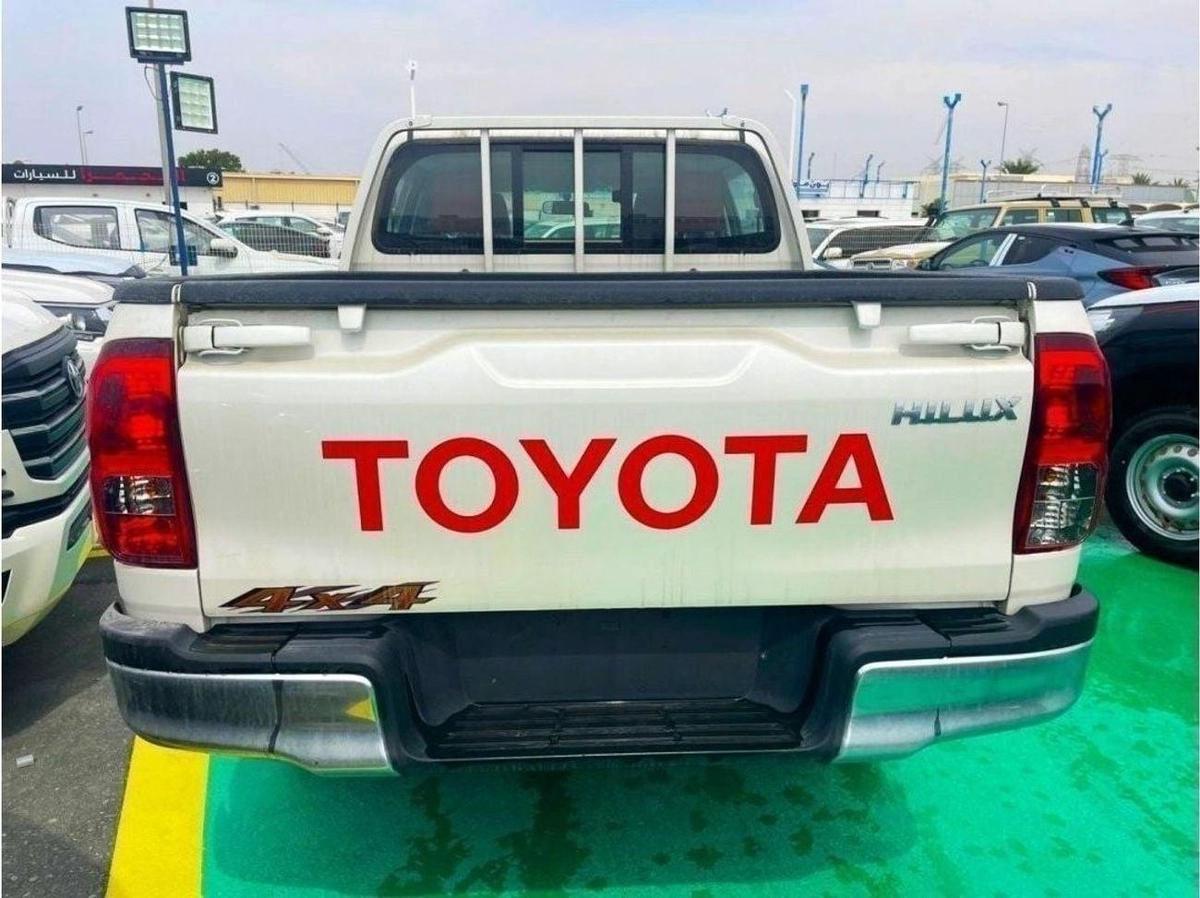 Toyota Hilux 2.7 L // 4X4 // BASIC OPTION // -6-6