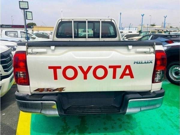 Toyota Hilux 2.7 L // 4X4 // BASIC OPTION //
