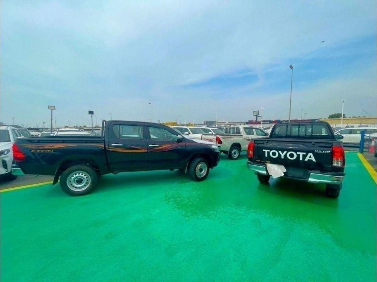 Toyota Hilux 2.7 L // 4X4 // BASIC OPTION // -9-9