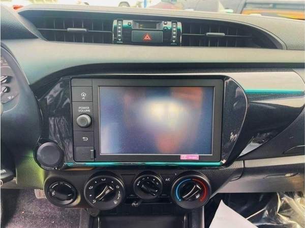 Toyota Hilux 2.7 L // 4X4 // BASIC OPTION //