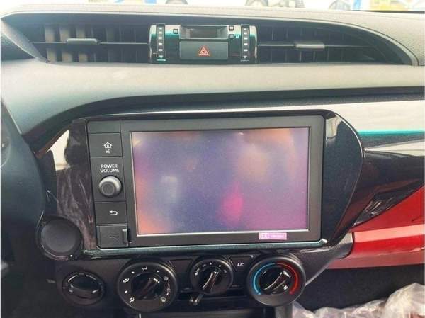 Toyota Hilux 2.7 L // 4X4 // BASIC OPTION //