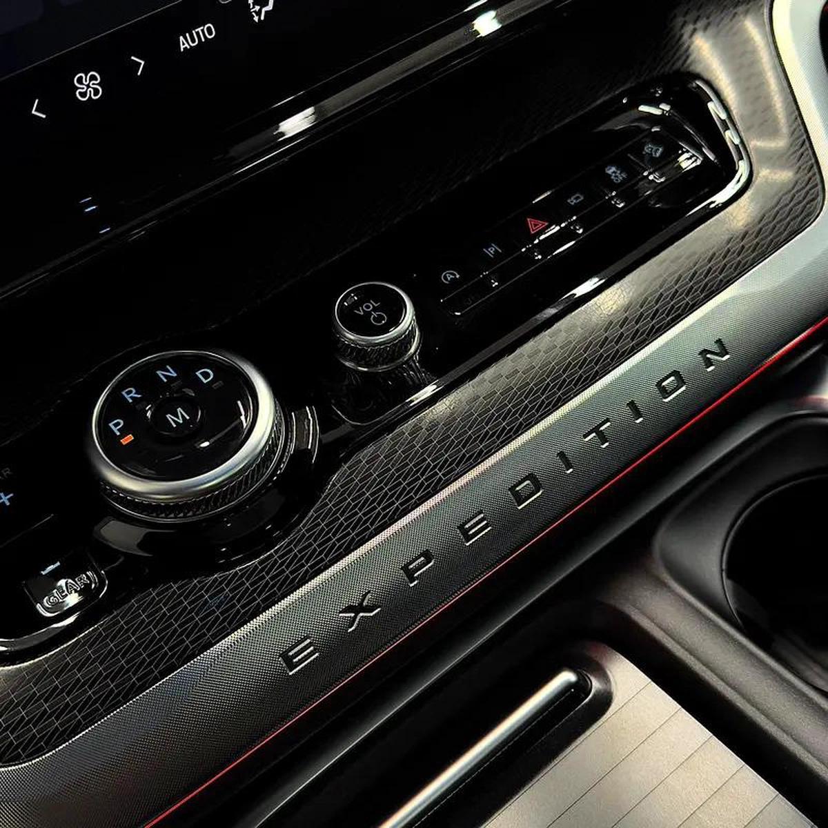 2025 Ford Expedition Platinum MAX-16-16
