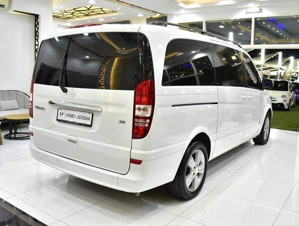 Mercedes Benz Viano ( 2015 Model ) in White Color GCC Specs