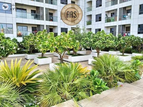 Close to metro stadium 2Bhk with Available in 75k
