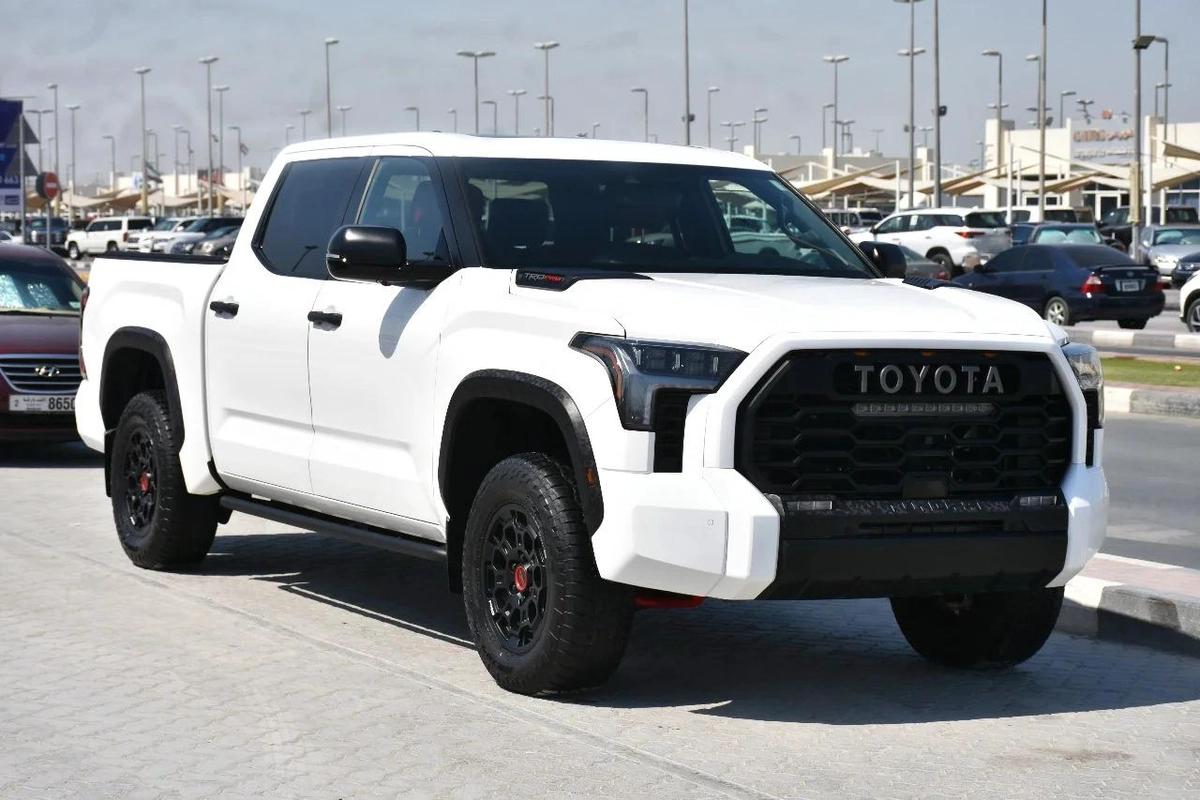 TUNDRA TRD PRO HYBRID 4.W.D. 2024 | WHITE-17-17