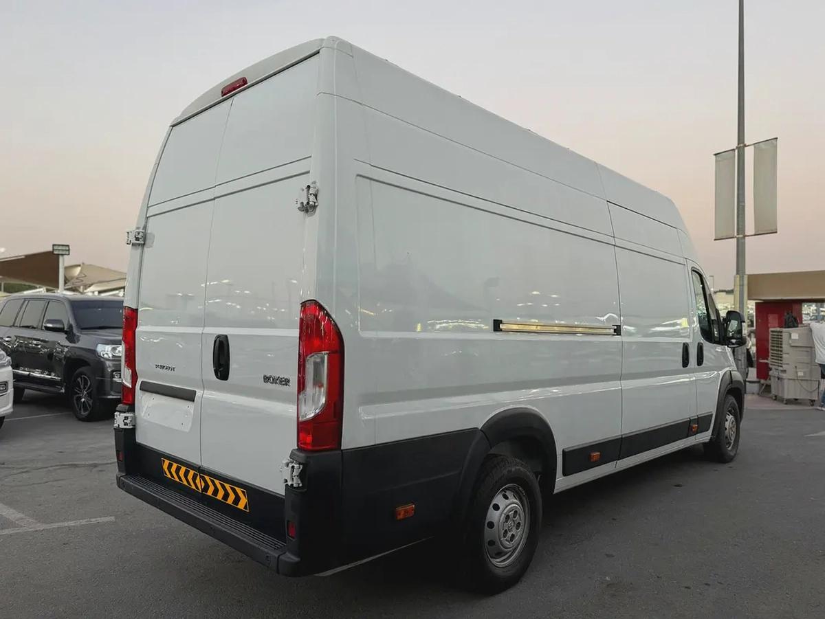 Peugeot Boxer 2023 White High Roof-3-3