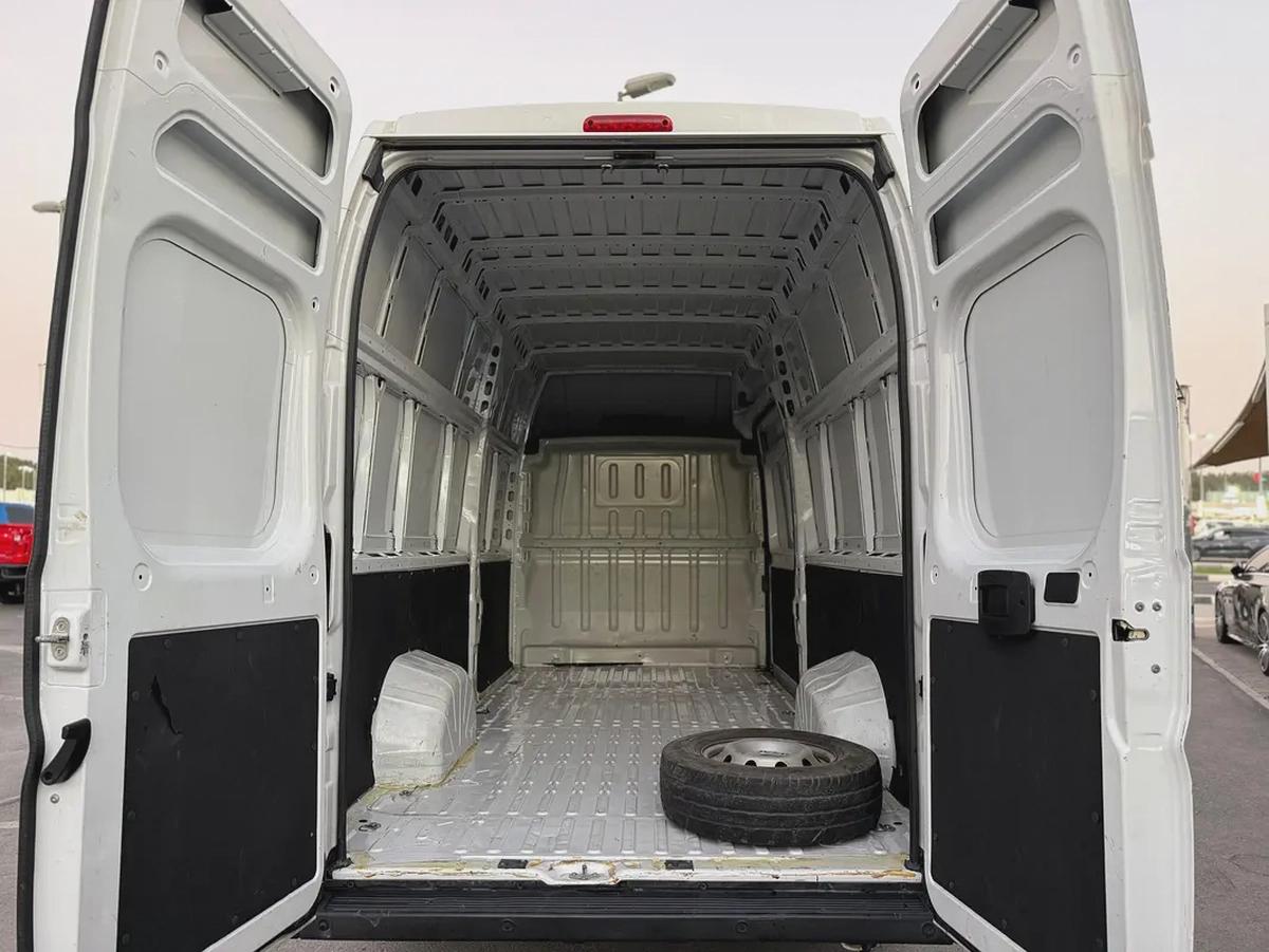 Peugeot Boxer 2023 White High Roof-10-10