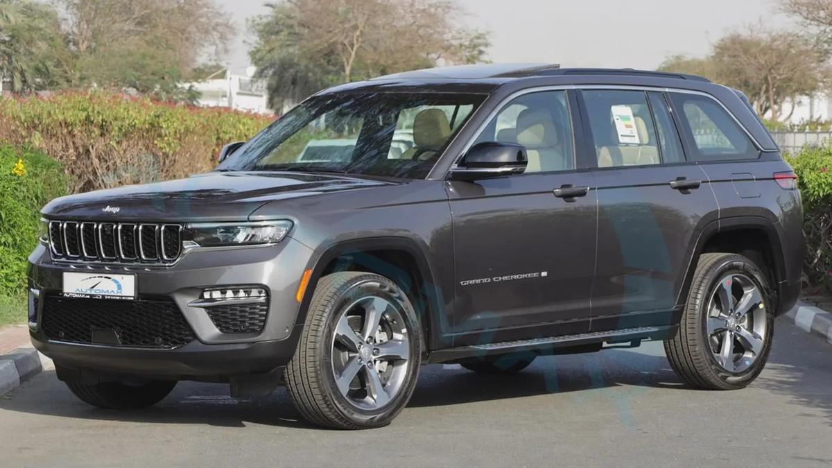 2025 JEEP GRAND CHEROKEE LIMITED PLUS LUXURY 4X4 GCC With 3Yrs or 60K Km Warranty At Official Dealer-2-2