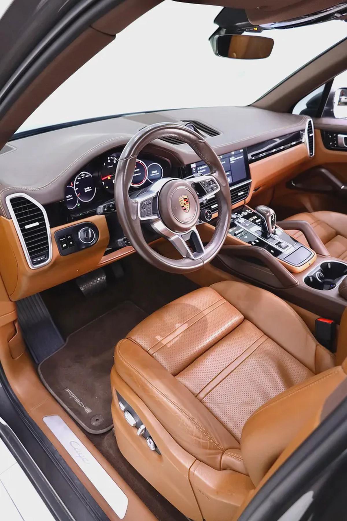 PORSCHE CAYENNE GCC FULLY LOADED + FULL SERVICE HISTORY-4-4