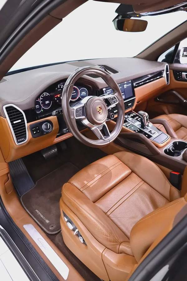 PORSCHE CAYENNE GCC FULLY LOADED + FULL SERVICE HISTORY