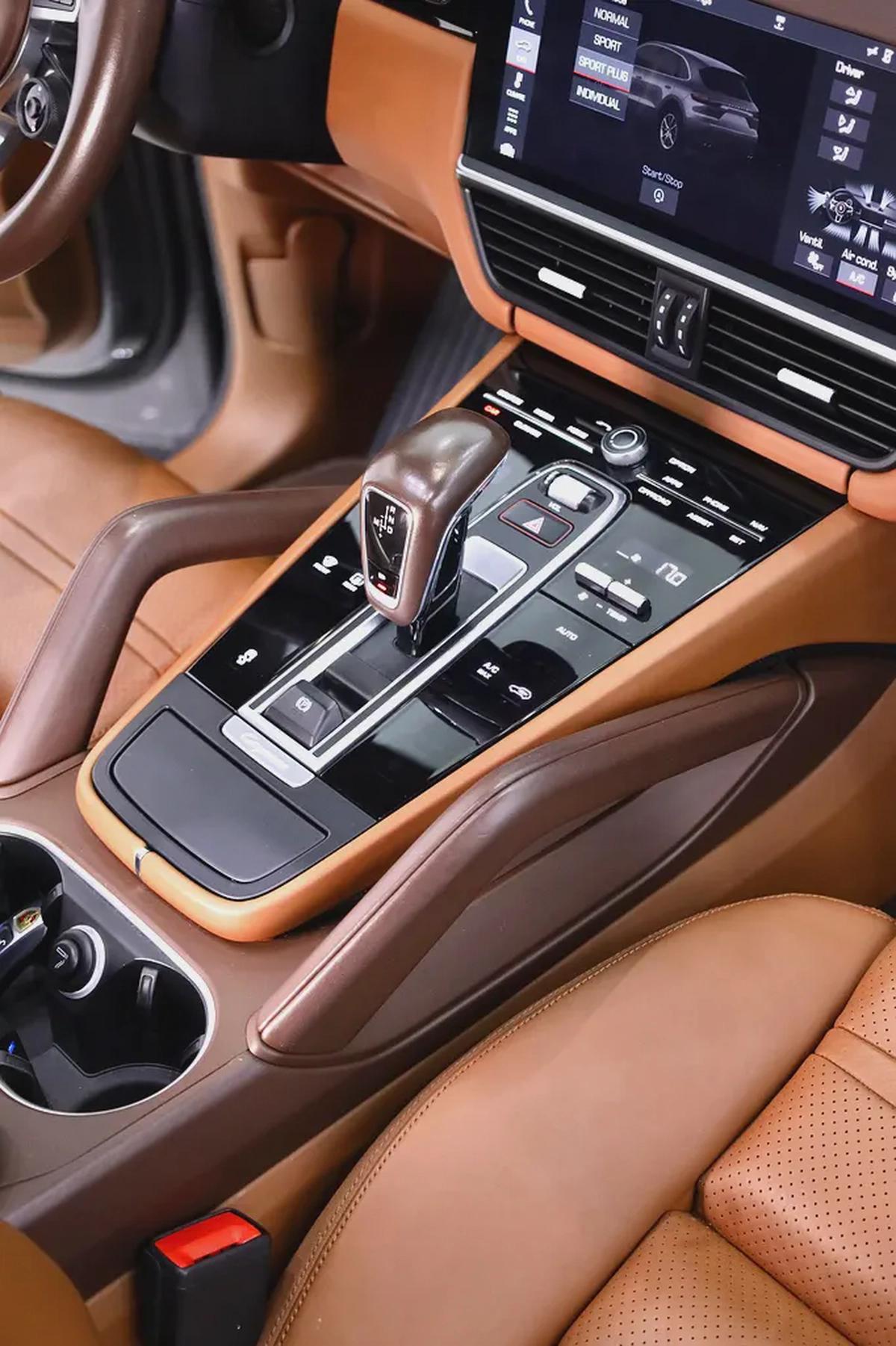 PORSCHE CAYENNE GCC FULLY LOADED + FULL SERVICE HISTORY-5-5