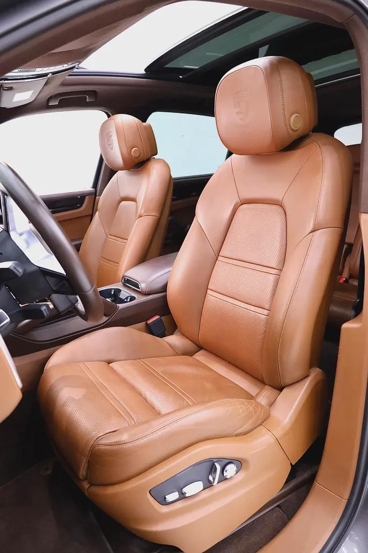 PORSCHE CAYENNE GCC FULLY LOADED + FULL SERVICE HISTORY-6-6