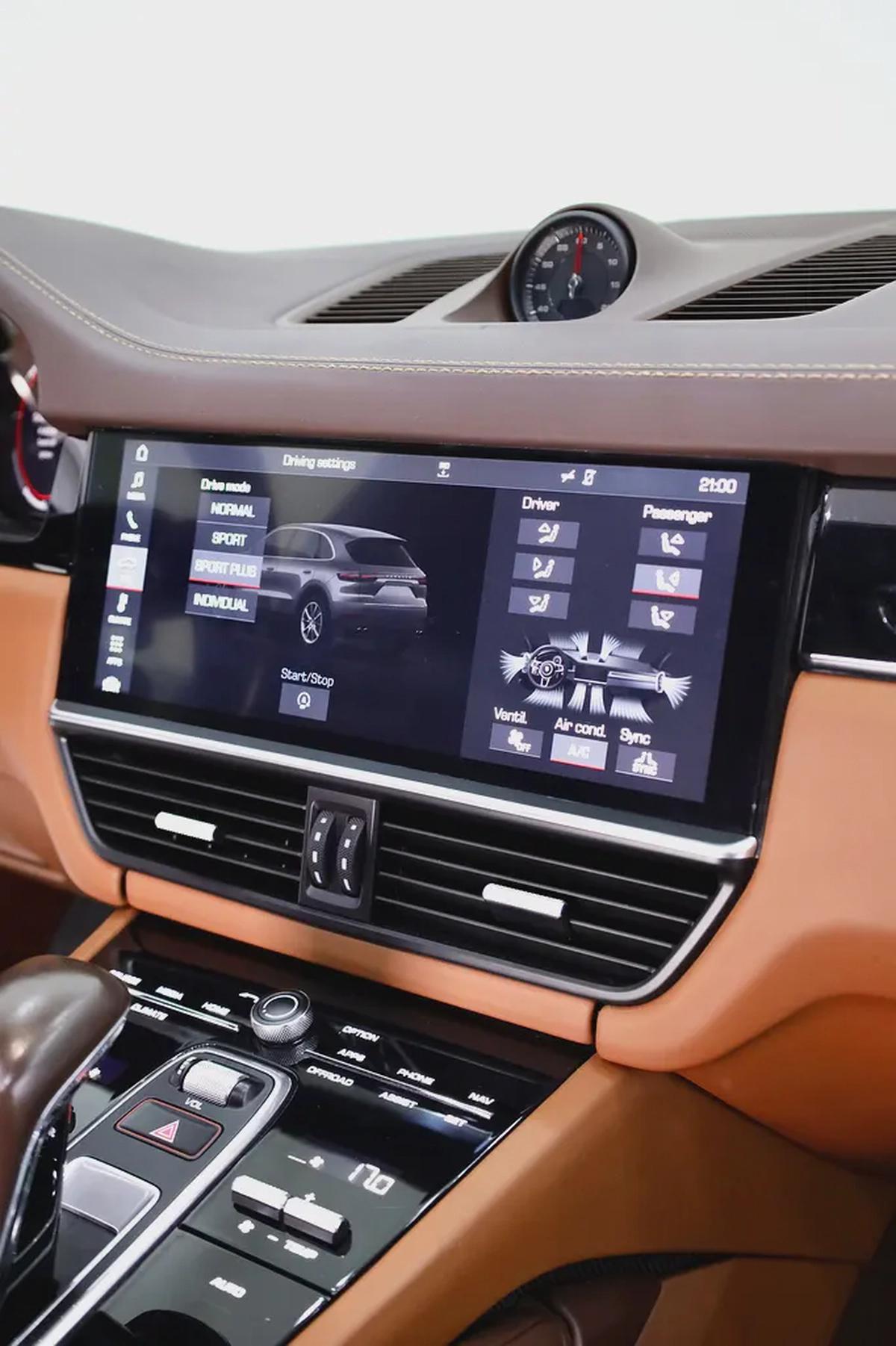 PORSCHE CAYENNE GCC FULLY LOADED + FULL SERVICE HISTORY-7-7