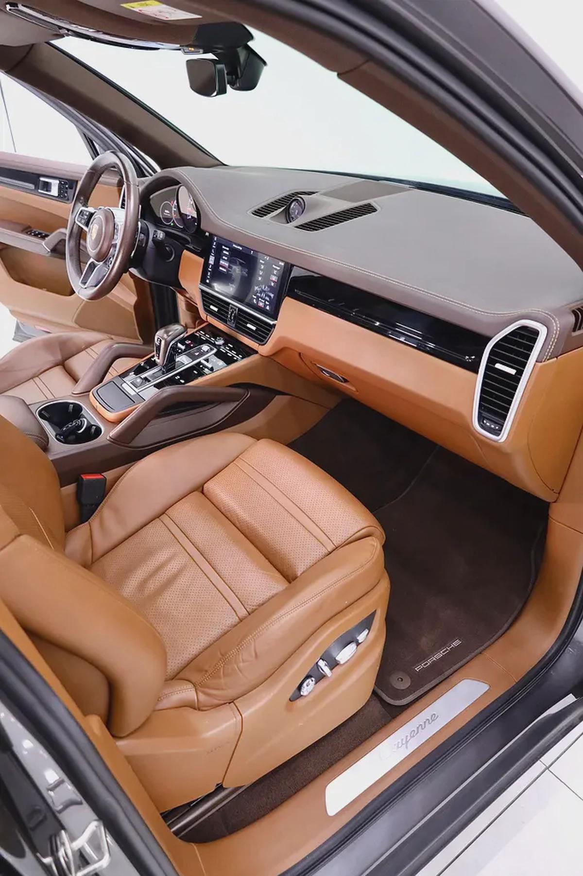 PORSCHE CAYENNE GCC FULLY LOADED + FULL SERVICE HISTORY-8-8