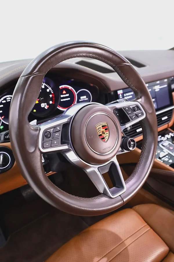 PORSCHE CAYENNE GCC FULLY LOADED + FULL SERVICE HISTORY