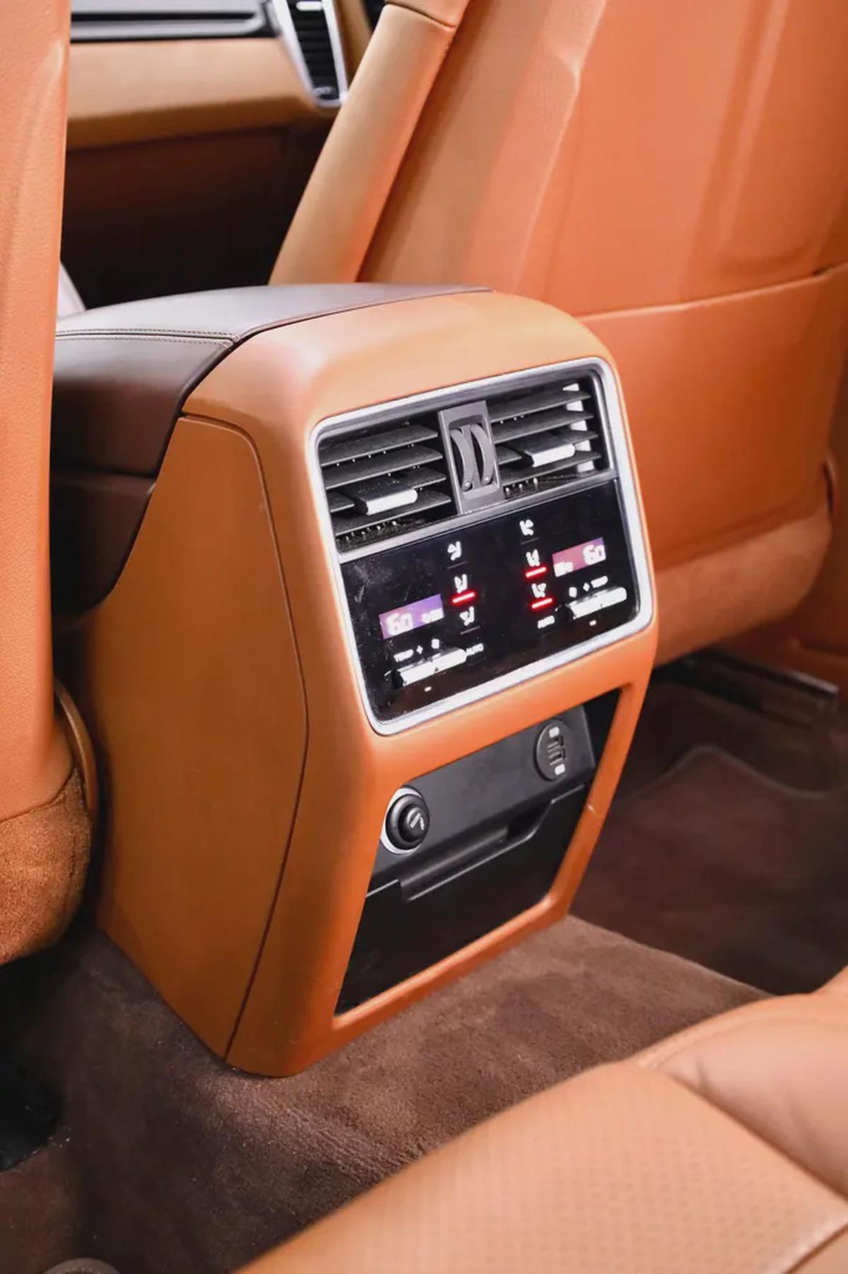 PORSCHE CAYENNE GCC FULLY LOADED + FULL SERVICE HISTORY-12-12