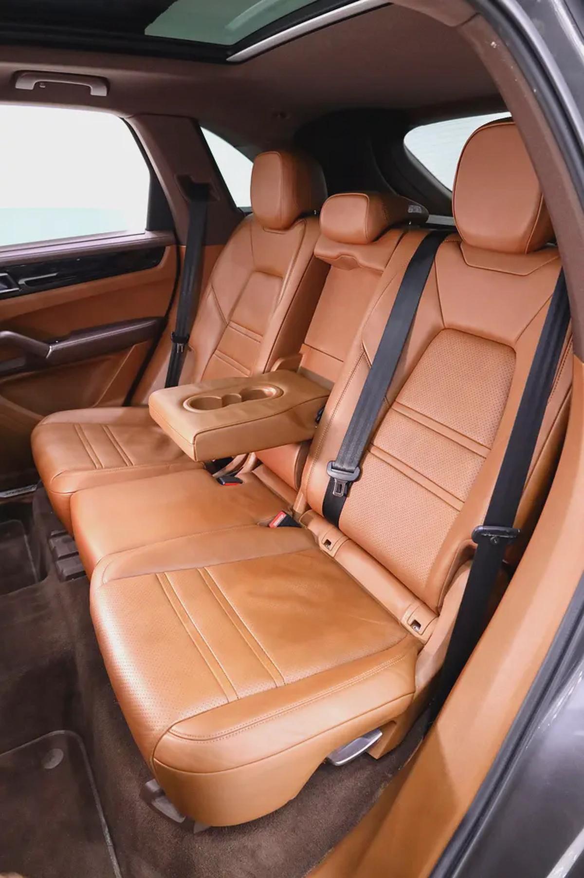 PORSCHE CAYENNE GCC FULLY LOADED + FULL SERVICE HISTORY-13-13