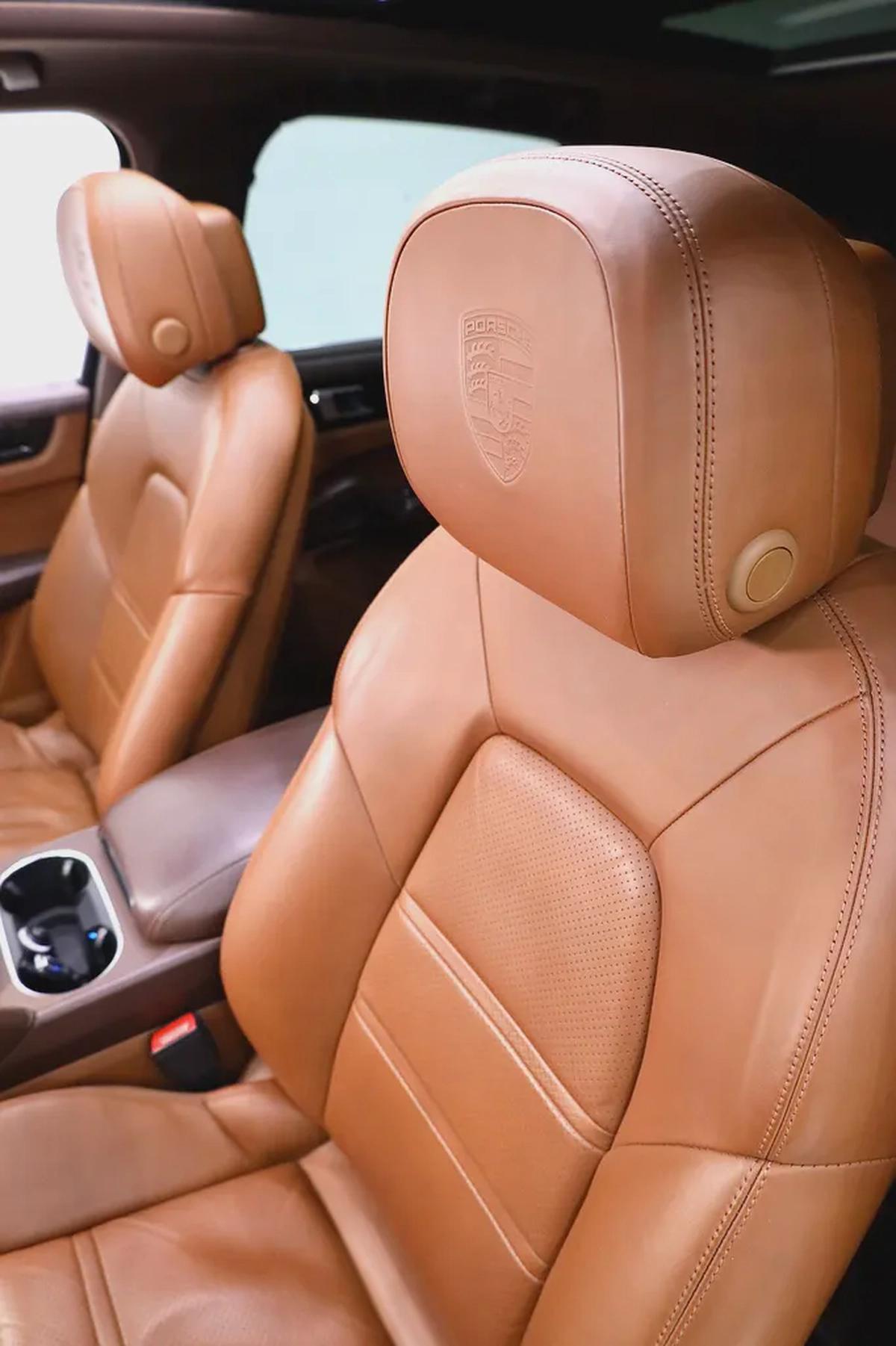 PORSCHE CAYENNE GCC FULLY LOADED + FULL SERVICE HISTORY-15-15