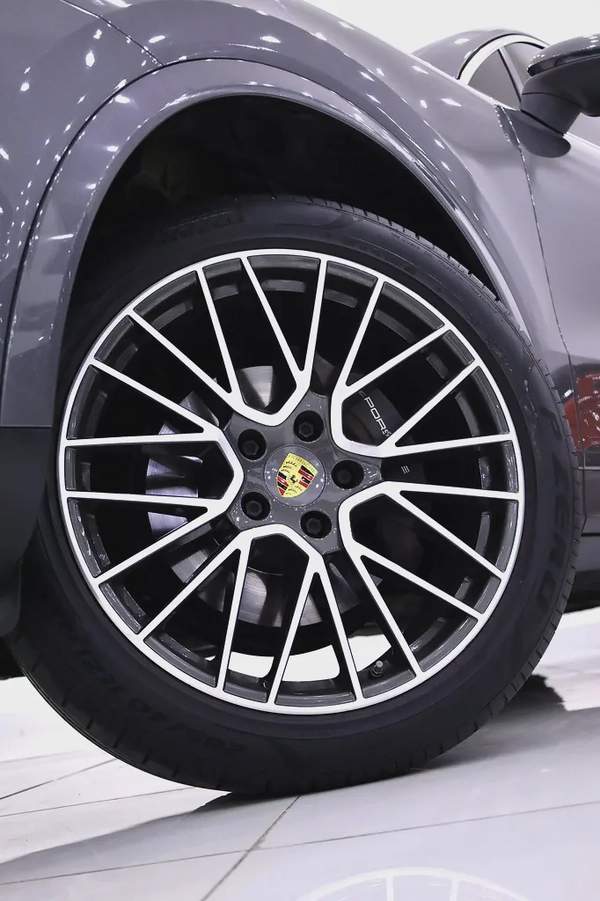 PORSCHE CAYENNE GCC FULLY LOADED + FULL SERVICE HISTORY