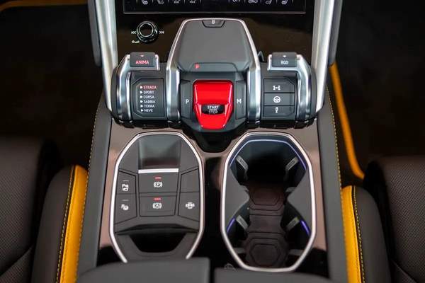 Lamborghini Urus S | 2024 | 1000 km | Under warranty