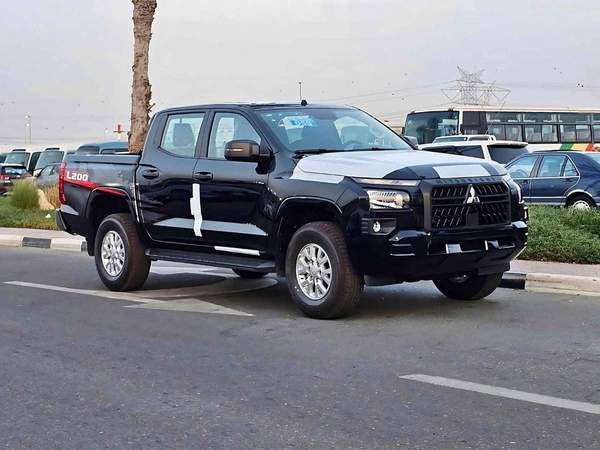 Mitsubishi L200 GLX 2.4L PETROL / MT / HIGH OPTION / CODE# L2DDMB