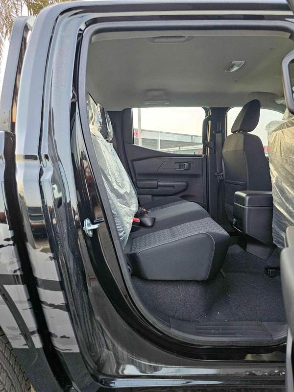 Mitsubishi L200 GLX 2.4L PETROL / MT / HIGH OPTION / CODE# L2DDMB