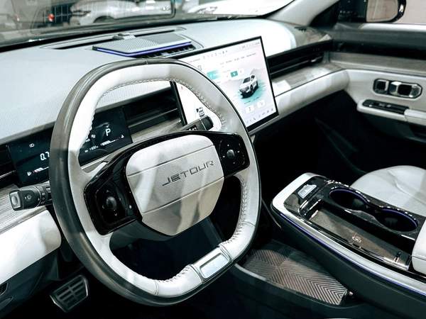 Massive Price Drop!!! // AED 1400 // 20%DP // 2025 Jetour Dashing 1.6T Luxury V4