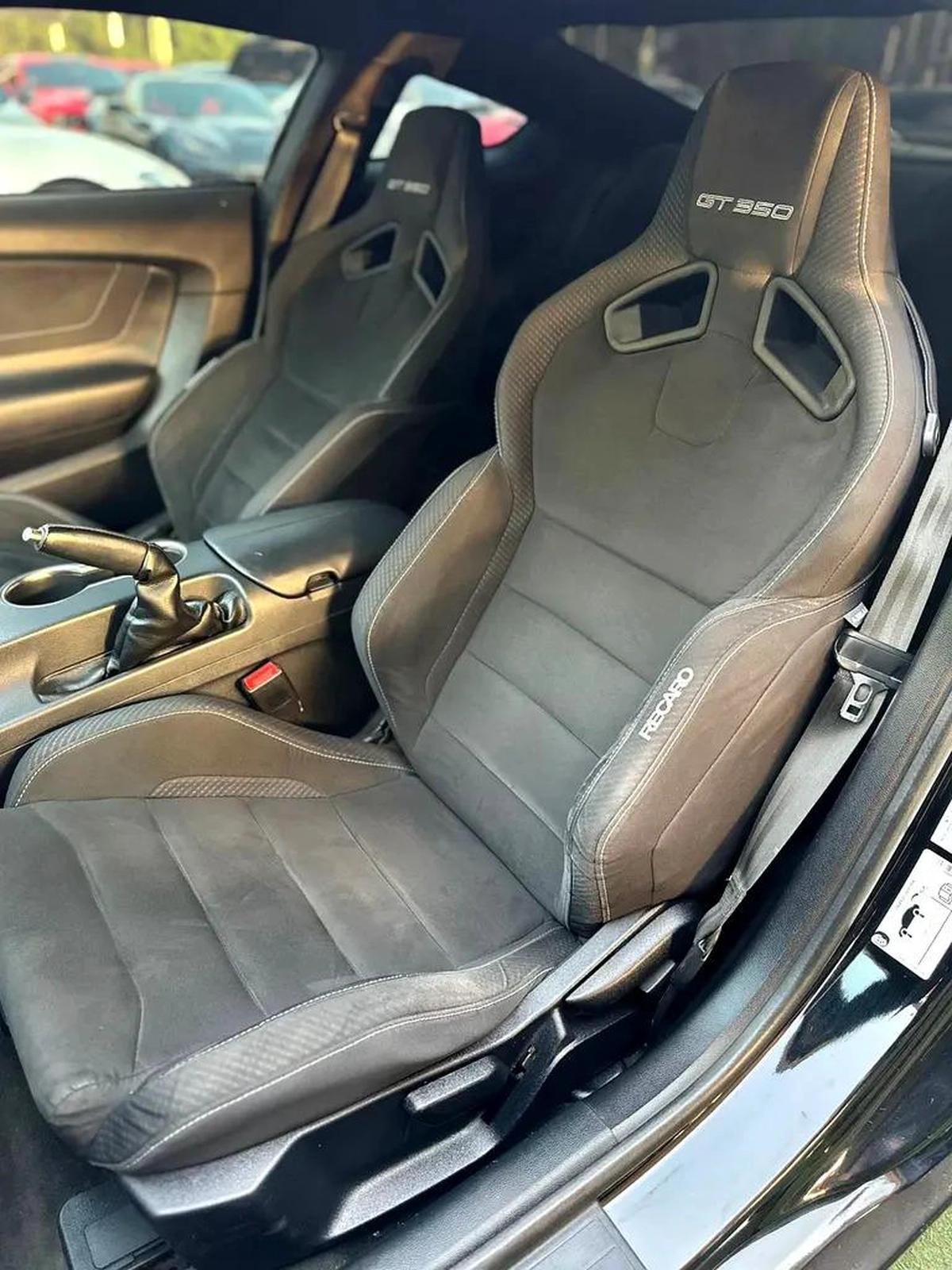 FORD MUSTANG GT350 SHELBY GCC 2018 Full service history (Al tayer) Full option manual gear Recaro-4-4